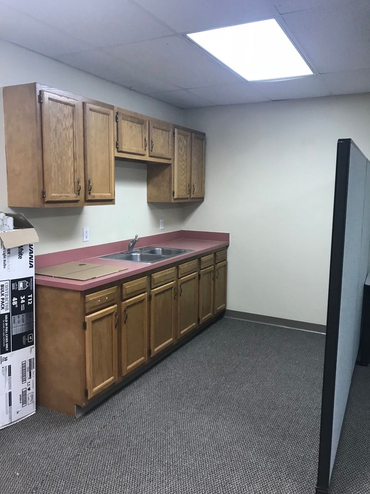 Centerpoint Business Park: 103 Center Point Rd, San Marcos, TX 78666